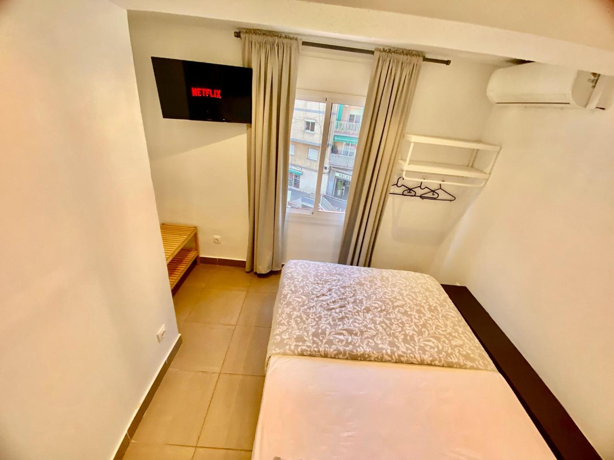 Suites Nuevas Con Bano Privado Frente Al Metro St Mwc Barcelona-Fira 오스피탈레트 데 요브레가트 외부 사진